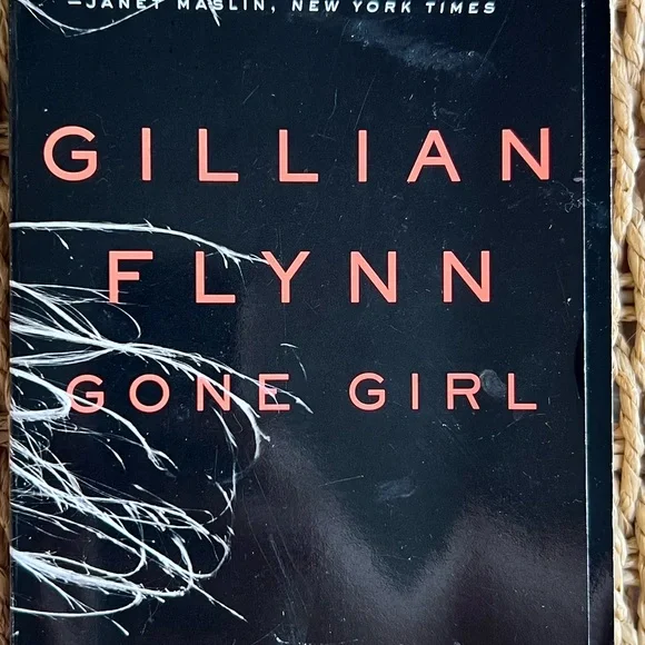 Gone Girl by Gillian Flynn Paperback Book - Picture 2 of 4